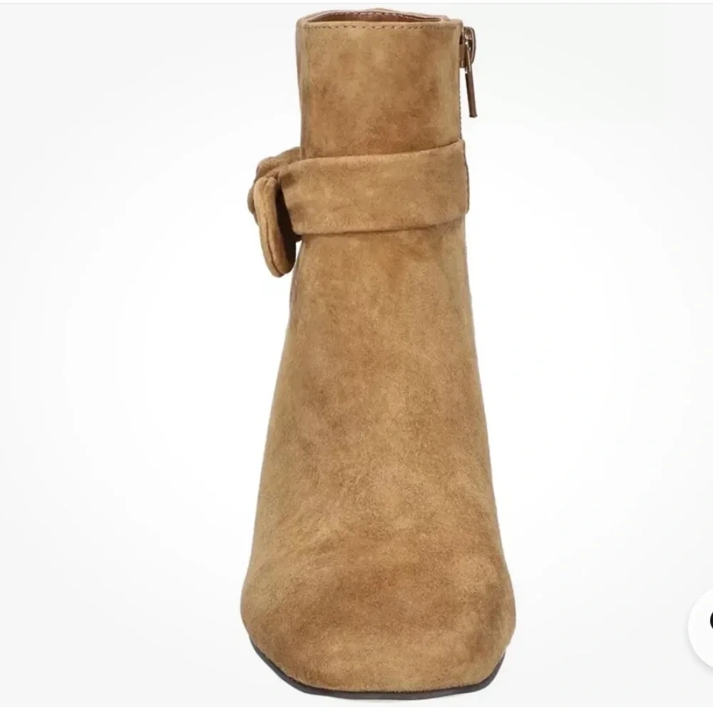 NIB Bella Vita Felicity cognac suede leather bootie bow detail ankle Size 6.5